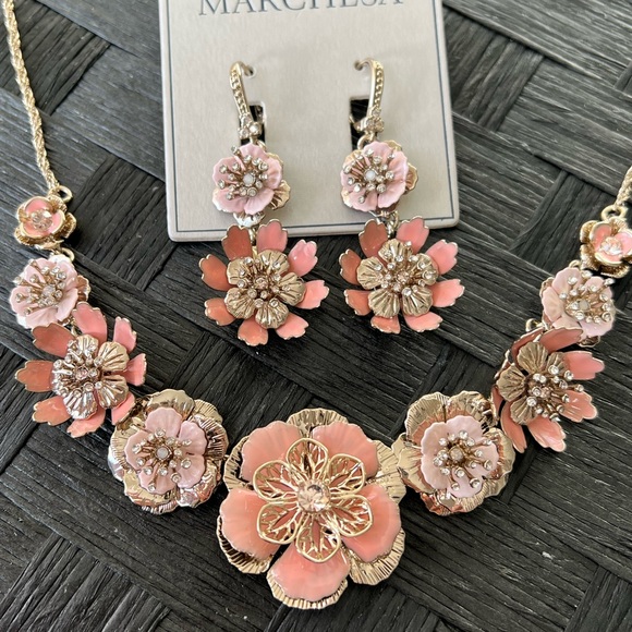 Marchesa Jewelry Set - Picture 5 of 9